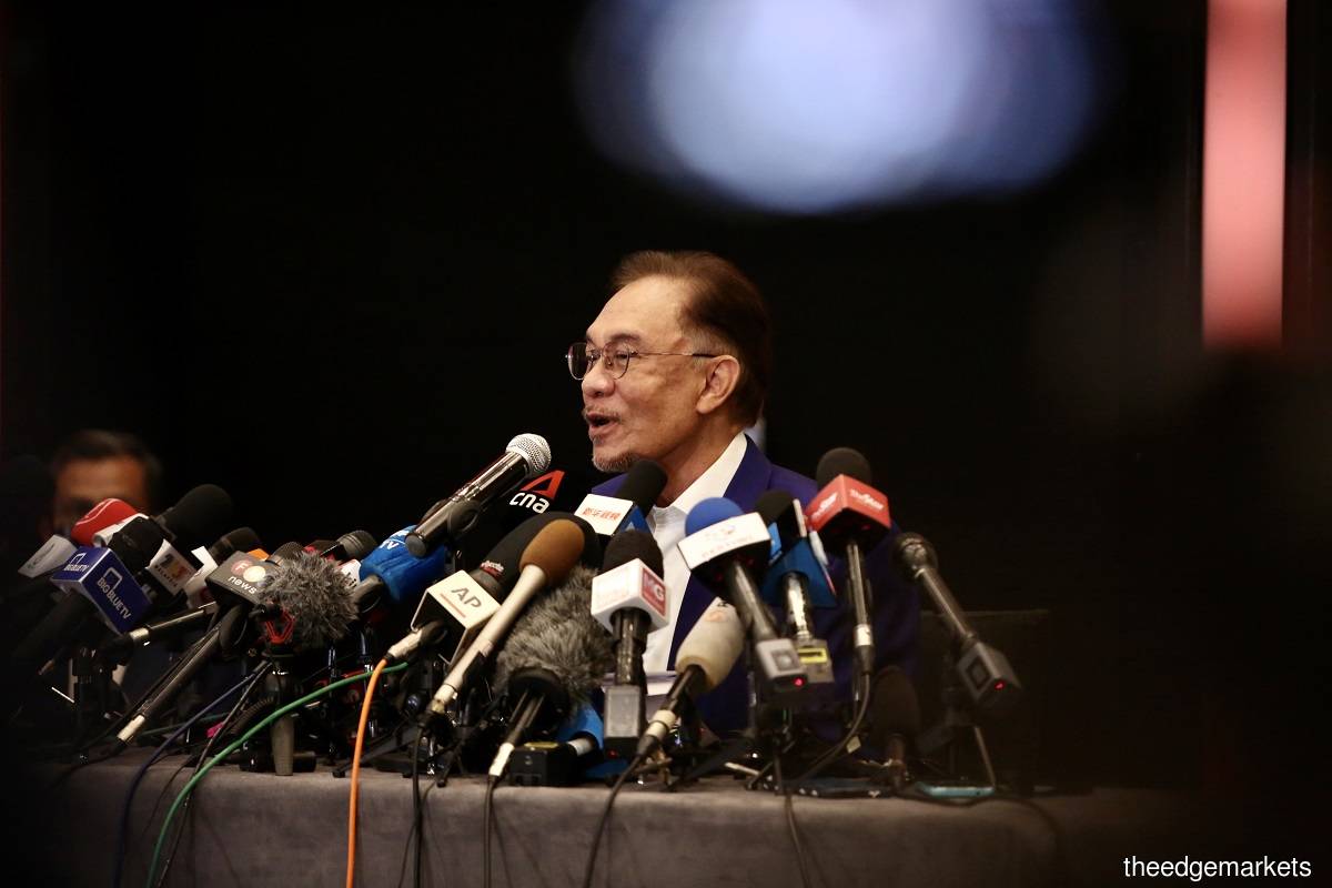 Anwar claims support of over 120 MPs, King to call party leaders to confirm supporting documents